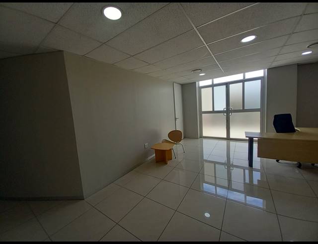 554M² OFFICE TO LET IN BRYANSTON